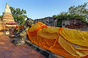 Images Dated 16th January 2015: Reclining Buddha Ayuthaya Historic Park