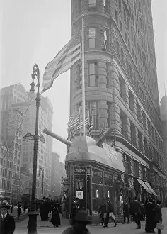 Recruit Prints: Recruiting Station on First Floor of New York's Flat Iron Building