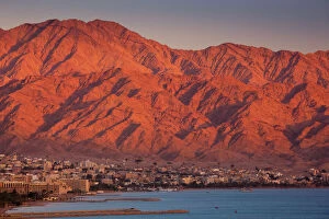 Images Dated 16th April 2016: Red Sea beachfront, sunset view towards Aqaba