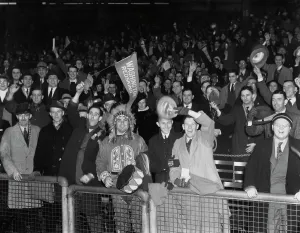 Huty31507 Prints: Redskins Fans Cheer - Washington Redskins Vs New York Giants