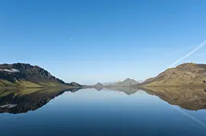 Reflection in the still lake, panoramic mountain landscape at Alftavatn lake, Laugavegur trekking route, Highlands, Sudurland, Iceland