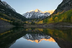 Pete Lomchid Landscape Photography Gallery: Full reflection of Maroon bells autumn, Colorado
