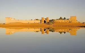 Amazing Deserts Gallery: Reflection of Moroccan City Walls in a Dam