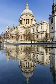 Images Dated 1st April 2016: Reflection at St Pauls