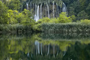 Images Dated 4th August 2015: Reflection of waterfalls in Plitvice Lakes