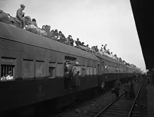 Nanjing Prints: Refugees Crowding the Roofs of Train Cars