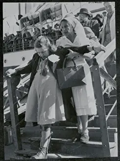 Haifa Prints: Refugees Leaving Ship