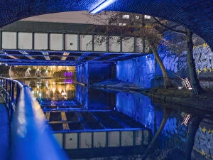 Images Dated 3rd April 2012: Regents Canal at Night