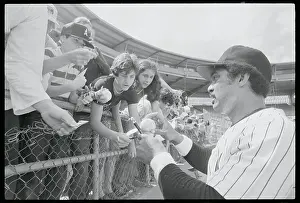 Kindness Prints: Reggie Jackson Signing Autographs