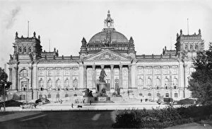 Images Dated 2nd November 2011: Reichstag Building