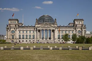 Images Dated 7th June 2014: Reichstag, German Parliament, Government Quarter, Berlin, Germany