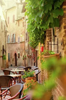 Images Dated 12th October 2014: Restaurant tables in an old italian town in Tuscany, Italy