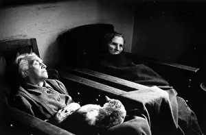 M Old Type Women Prints: Resting Couple