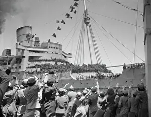 Red Cross Prints: Returning Soldiers Receiving Huge Welcome
