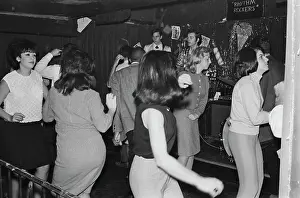 Huty25635 Prints: Rhythm Rockers Get The Crowd Jumpin