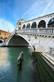 Images Dated 11th July 2009: Rialto bridge, Venice, Italy