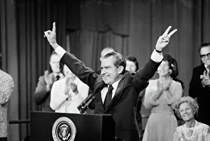 Richard Nixon Giving V Sign