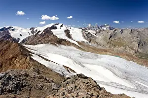 Ridge of Cima Venezia mountain, Martell valley, Zufallspitze mountain, Koenig mountain and Ortler mountain at the back, province of Bolzano-Bozen, Italy, Europe