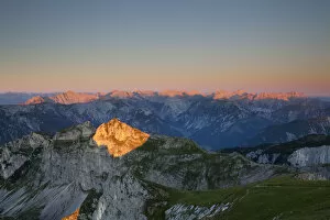 Images Dated 18th November 2012: Ridge of Dalfazer Joch Mountain seen from Hochiss Mountain in Rofan, Maurach, Tyrol, Austria