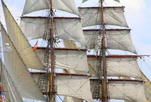 Images Dated 19th August 2015: Rigging of a windjammer