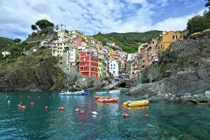 Images Dated 27th September 2015: Riomaggiore, Cinque Terre, Italy