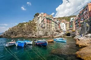 Images Dated 8th August 2012: Riomaggiore, jewel of Italy