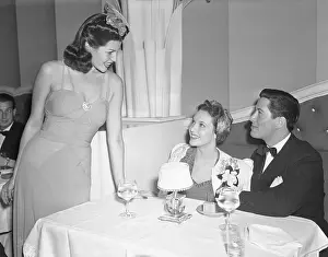 Rita Hayworth, Linda Darnell, and Robert Shaw Chatting