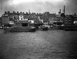 Prints of 1932: A view of the Thames by a busy wharf. (Photo by Fox Photos/Getty Images) Timeless Treasures: Iconic Black and White Prints from the Fox Photo Library: River Thames