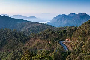 Images Dated 28th December 2010: Road over the Doi Ang Khang, Chiangmai