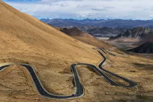 Images Dated 31st May 2016: Road at the roof of the world, TIbet, Chian
