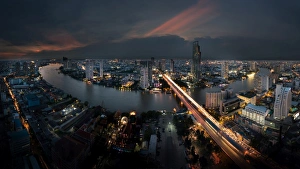 Images Dated 27th September 2014: Road to Thonburi - Famous Abandoned Building