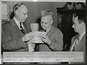 Knoxville Prints: Robert A. Taft and Walter Trohan Looking at Paper