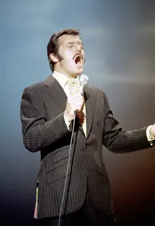 Robert Goulet Performing