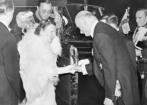 Bernhard Prints: Robert Schuman Greeting Queen Juliana