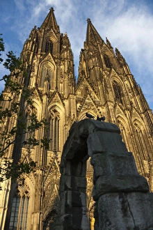 Images Dated 5th March 2011: Rock arch with Cologne Cathedral