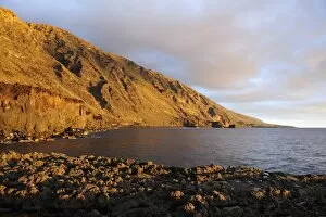 Images Dated 7th November 2011: Rocky coast at El Remo, conservation area, La Palma, Canary Islands, Spain, Europe, PublicGround