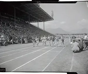 Vancouver Prints: Roger Bannister at Begining of Race