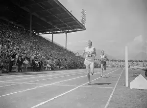 Vancouver Prints: Roger Bannister Winning Race