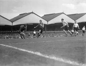 Prints of 24th September 1949: Middlesbrough FC's Italian born Scottish goalkeeper, Rolando Ugolini, gathers the ball as Wolverhampton Wanderers play Middlesbrough A Photographic Legacy: Rolando Ugolini