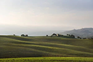 Images Dated 12th November 2015: Rolling hills landscape and a farm house of Val d Orcia