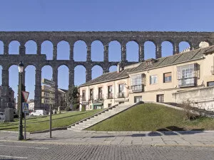 Images Dated 21st December 2014: Roman aqueduct in Segovia