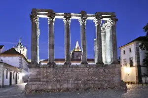 Roman Temple of Diana in Evora at night, UNESCO World Heritage Site, Alentejo, Portugal, Europe