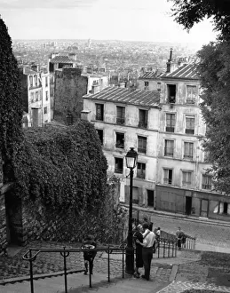 Lamppost Prints: Romance In Paris