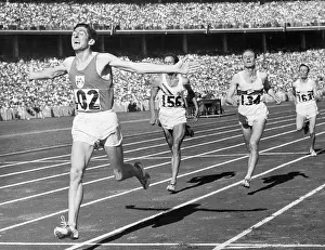 1956 Olympic Games Melbourne Prints: Ron Delaney Winning 1500 Meter Olympic Race