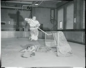 Ron Murphy Leaping over Lorne Worsley