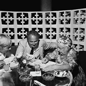 Huty25530 Prints: Rona Barrett's Beverly Hills Party