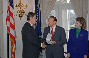 Ronald Reagan Awarding Strom Thurmond Medal