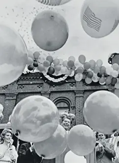 Knoxville Prints: Ronald Reagan Surrounded by Balloons