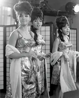 Ronettes Portrait Wearing Shawls