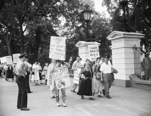 Cold War Prints: Rosenberg Pickets at White House 1953